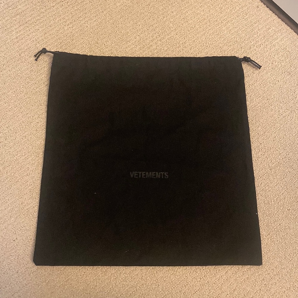 Vetements dusty bag